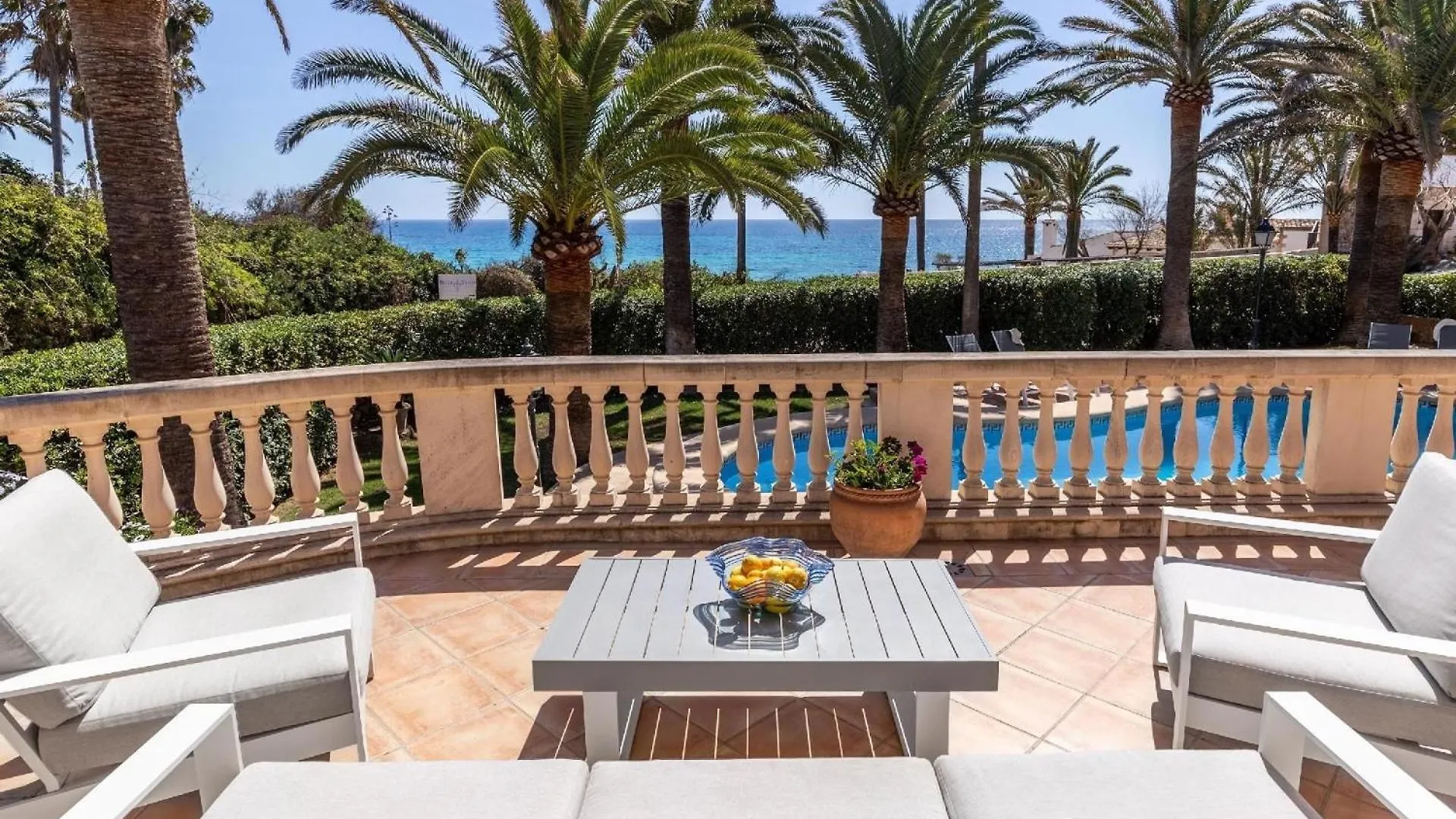 Semesterbostad Schoenes Haus Mit Pool Direkt Am Meer Costa De Los Pinos Spanien